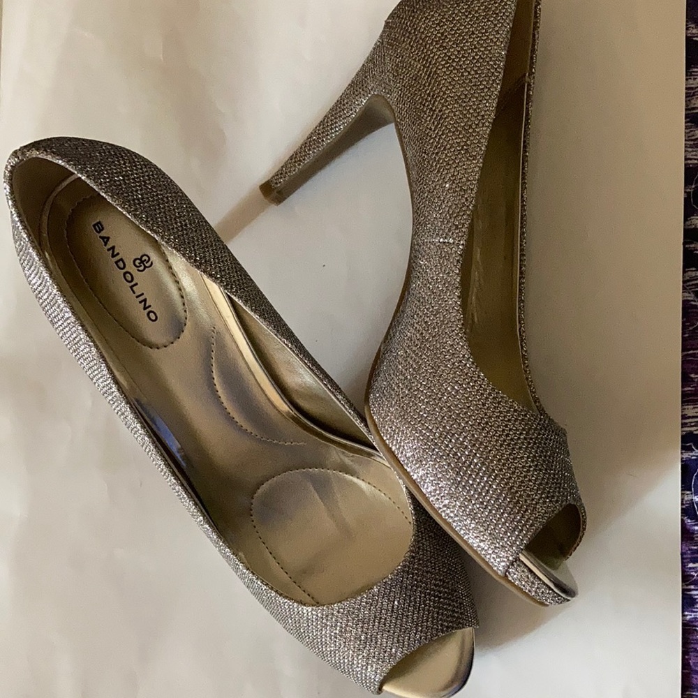 Bandolino 8M Gld/Silv Sparkl 3.25” heel Open toe!